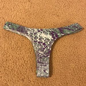 Thong bikini bottoms